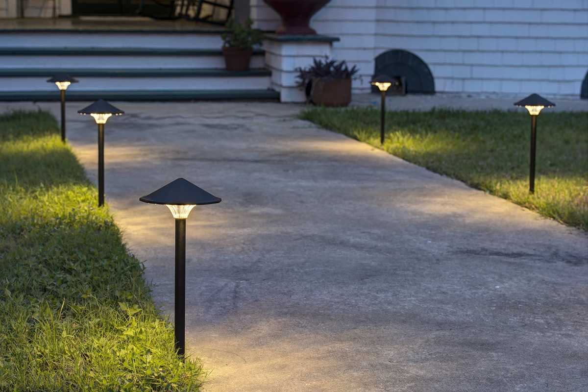 Уличное освещение для загородного дома - ошибки и правила при установке и выборе светильников.