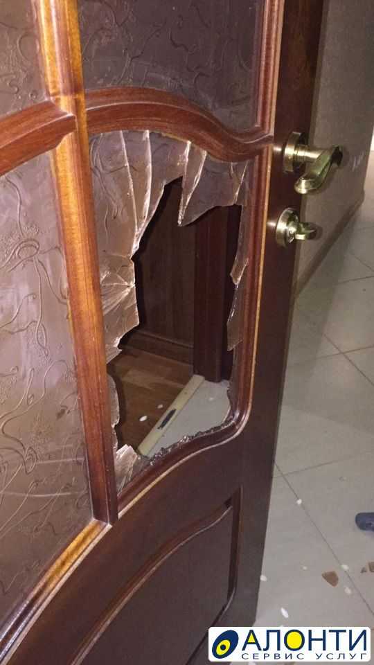 Замена стекла в межкомнатных дверях