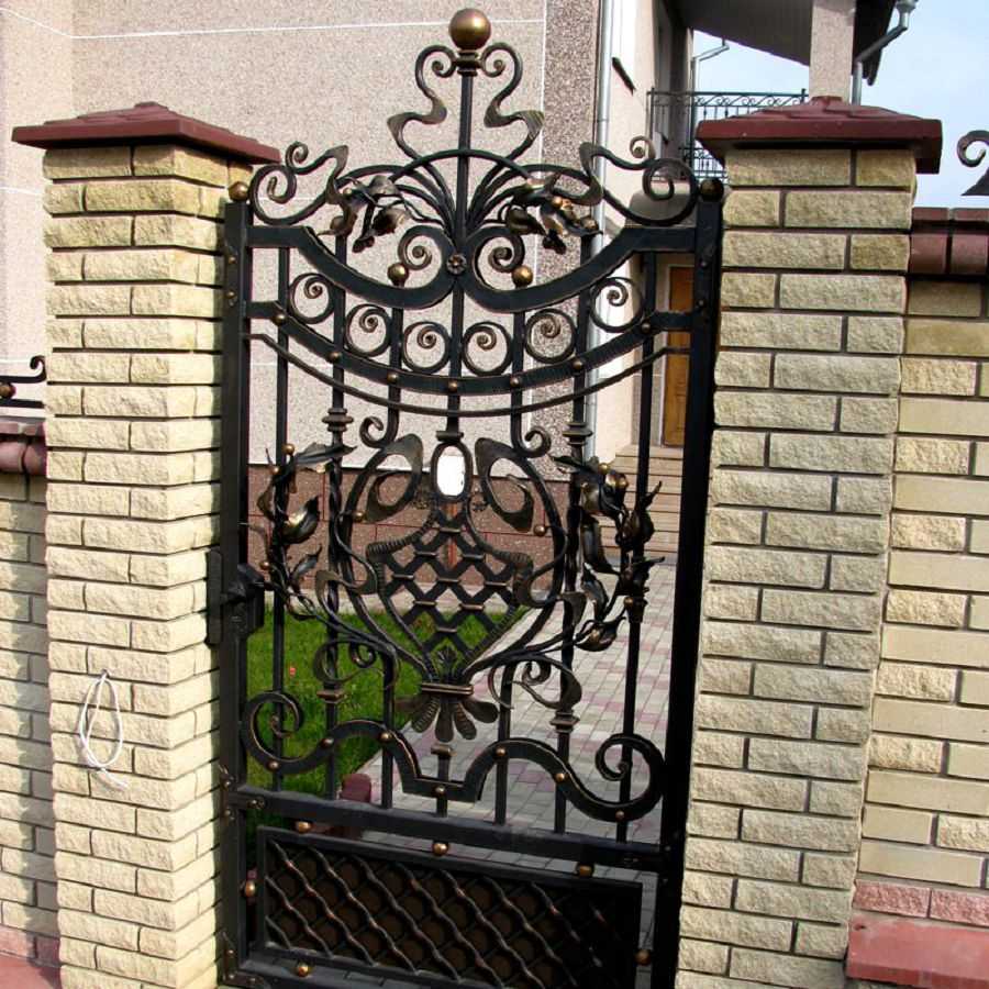 Кованые ворота – особенности изготовления и советы по применению ограждения (105 фото). кованые ворота и калитки – фото