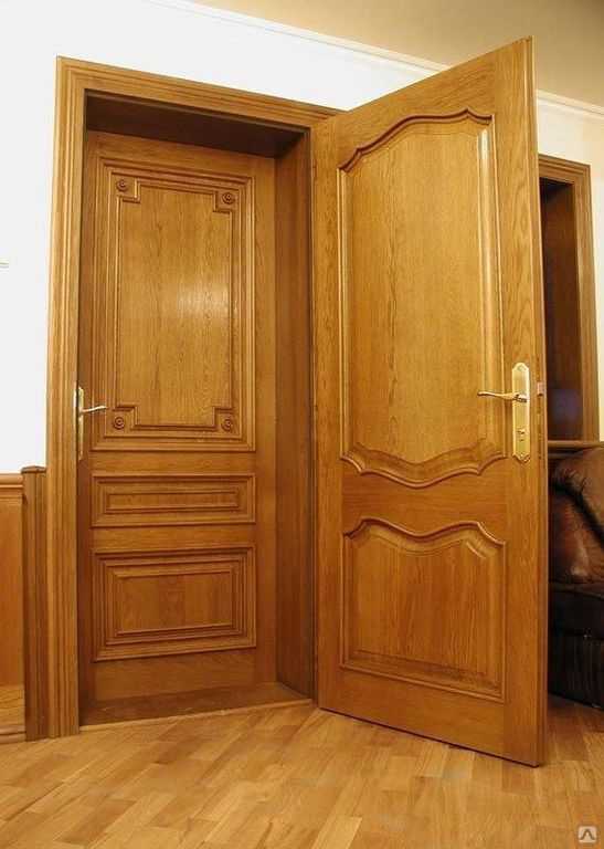 Двери из массива дерева – классика в современном интерьере