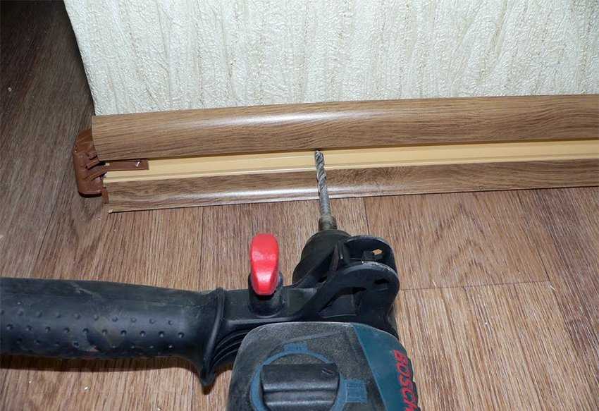 Подробно и способах установки плинтуса напольного