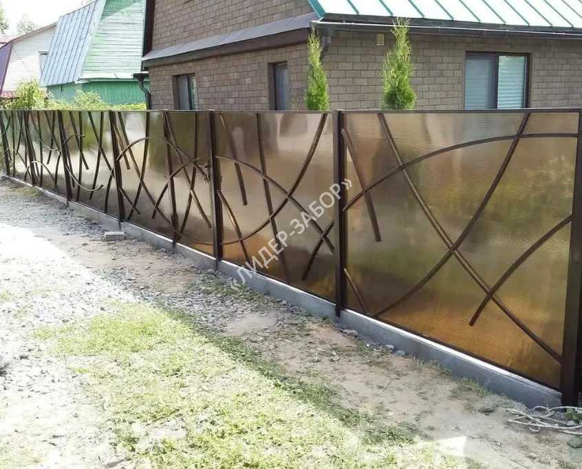 Забор из поликарбоната - особенности устройства и монтажа