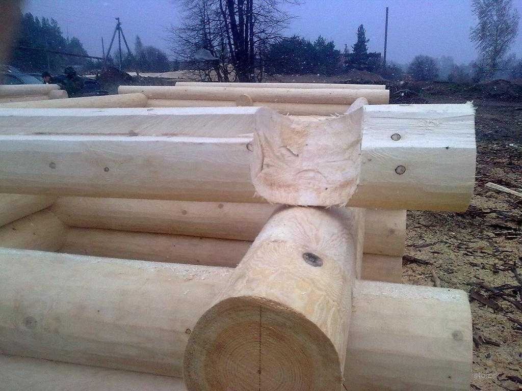 Технология сборки сруба дома из оцилиндрованного бревна